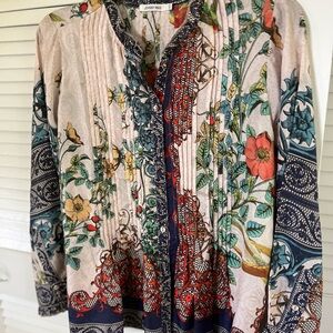 Johnny Was Colorful print ,Blouse says size 4, but fits like a medium✔️
